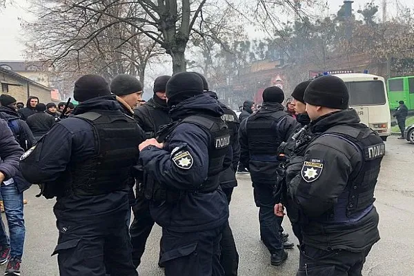 Ukrayna'dan cami çıkışı kimlik kontrolüne tepki Müslümanların öfkesini anlıyoruz