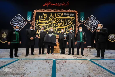تعویض پرچم حسینیه اعظم زنجان‎‎
