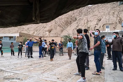 آیین سنتی برپایی خیمه‌های عاشورایی زرقان‎‎