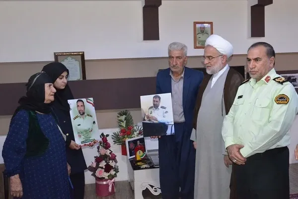 دیدار نماینده ولی فقیه در کردستان با خانواده شهید حسین یوسفی
