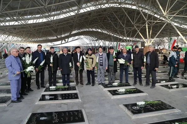 آیین گلباران مزار شهدای وادی رحمت تبریز