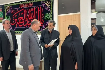 دیدار فرماندار خرم آباد با خانواده 6 شهید جنگ تحمیلی 12 روزه در خرم آباد