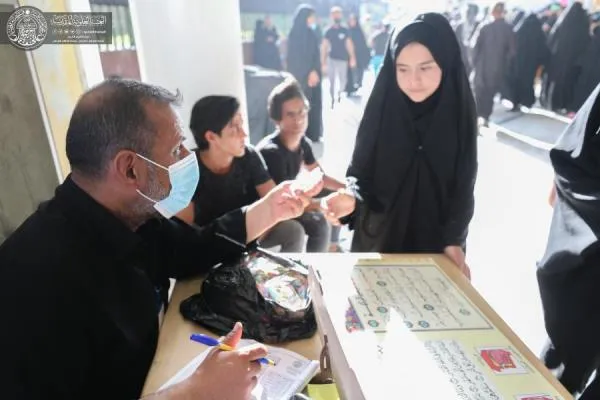 بالصور ..العتبة العلوية تنظم استراحات قرآنية لخدمة الزائرين المعزّين برحيل الرسول (ص)
