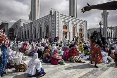 مسجد مسالک الجنان (مسیری به سوی بهشت) بزرگترین مسجد غرب آفریقا در داکار، پایتخت سنگال