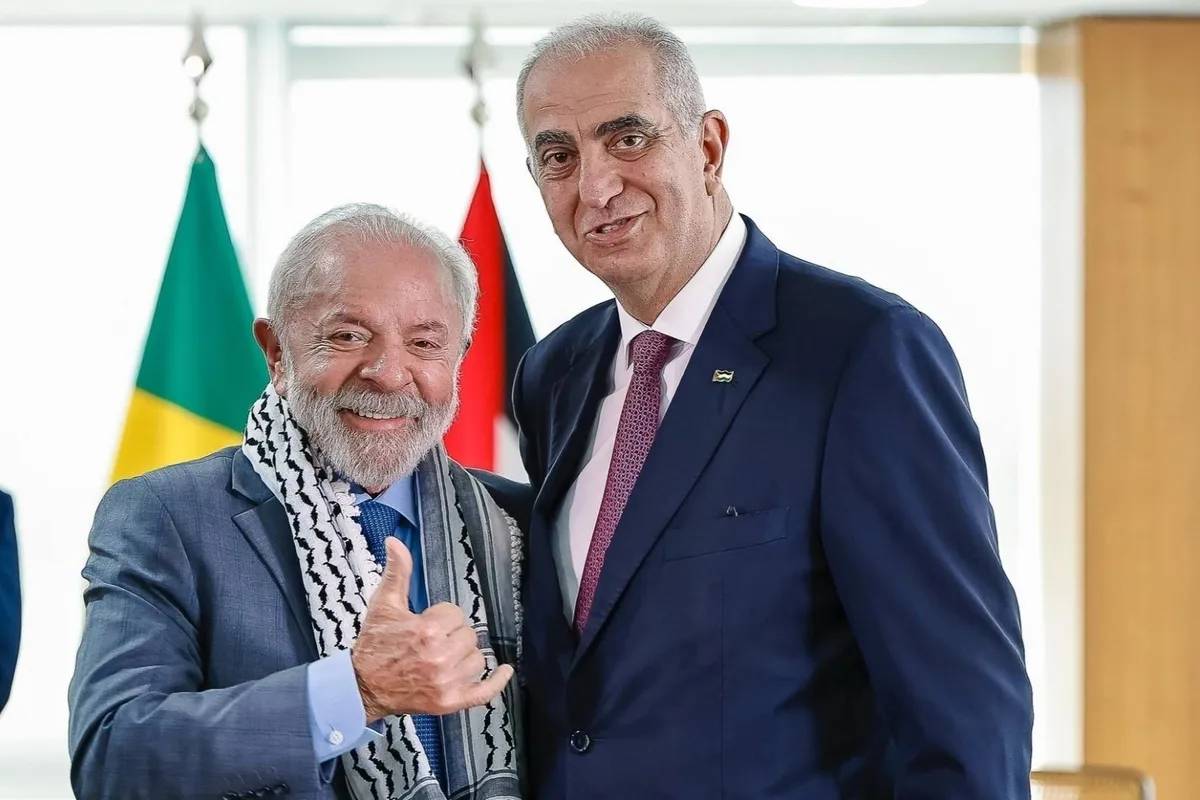 Rais wa Brazil avishwa skafu ya jadi ya Kipalestina (Keffiyeh)