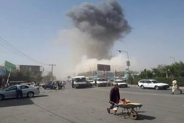 د افغانستان په  کندوز کې په جومات کې چاودنې د سلګونو لمونځ ګذارو وینه وبهوله