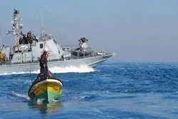 Ang mga Bangka-pandigma ng Zionista ay Binaril ang mga Mangingisdang Gazano