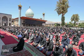عزاداری ظهر عاشورا در حرم شاهچراغ(ع)