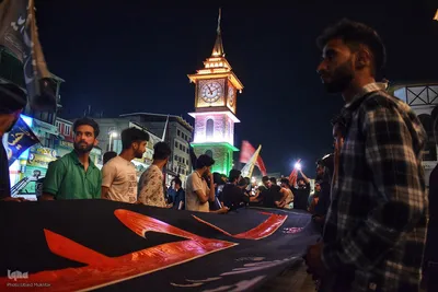 مراسم برافراشتن پرچم عزاداری در کشمیر