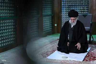 حضور رهبر معظم انقلاب در مرقد مطهر امام راحل و گلزار شهدای بهشت زهرا