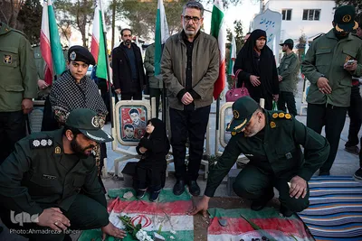 مراسم گلباران و عطرافشانی مزار مطهر شهدا در اصفهان