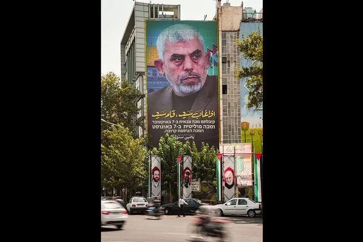 Sinvarın şəkli Tehranın Fələstin meydanında asılıb