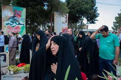 مراسم دعای عرفه در گلستان شهدای اصفهان