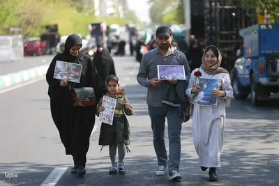 تجمع کودکان و نوجوانان در چهلمین روز شهادت دانش‌آموزان مینابی