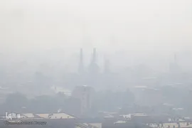 ایستاده در غبار