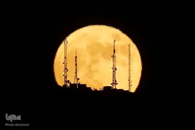 ماه، روشنای آسمان تاریک شب