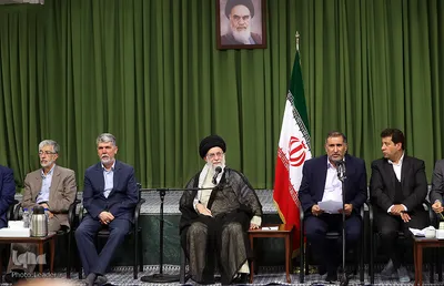 دیدار جمعی از شاعران و اهالی فرهنگ و ادب با رهبر انقلاب