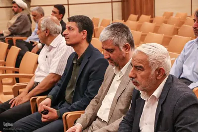 آیین رونمایی از کتاب «برای حق» در یزد‎