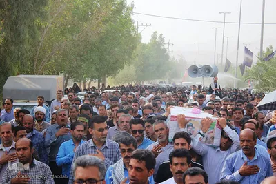 تشییع پیکر شش شهید دوران دفاع مقدس در لامرد