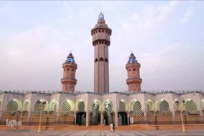 مسجد مسالک الجنان (مسیری به سوی بهشت) بزرگترین مسجد غرب آفریقا در داکار، پایتخت سنگال