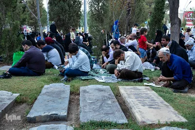 مراسم دعای عرفه در گلستان شهدای اصفهان