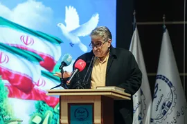 مراسم گرامیداشت هفته‌نامه بازار کار همراه با برنامه نکوداشت سیدکاظم حسینی