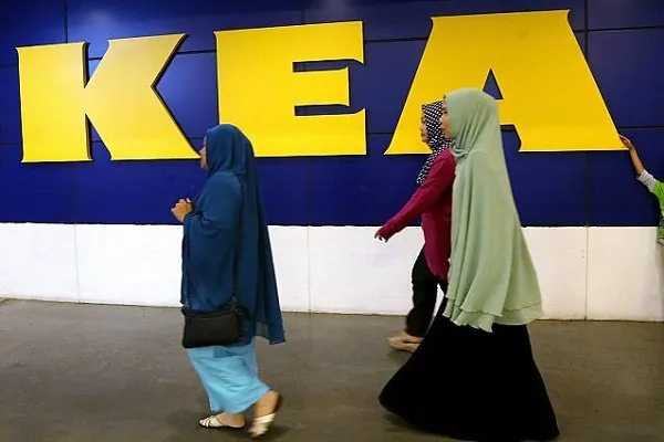 IKEA'dan başörtülü çalışanına tepki gösteren müşteriye cevap
