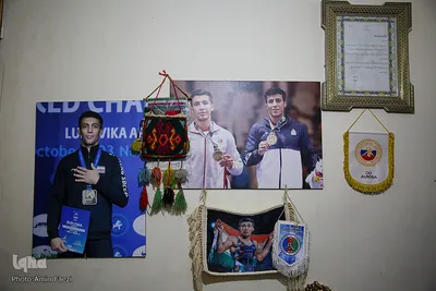شادی شیرازی ها در مقابل منزل محمدرضا گرایی