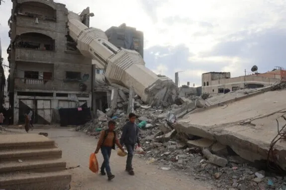 Estados Unidos e Israel rechazan el plan de reconstrucción de Gaza propuesto por los líderes árabes que permite a los palestinos permanecer en el país