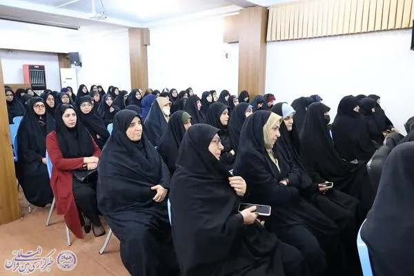 مسائل اصلی و دغدغه‌های واقعی بانوان در اولویت قرار گیرد