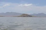 بازدید تور رسانه‌ای از کاکایی ارمنی در جزیره شاهسون دریاچه ارومیه و مزرعه پرورش آرتمیای بندر رحمانلو در عجب‌شیر