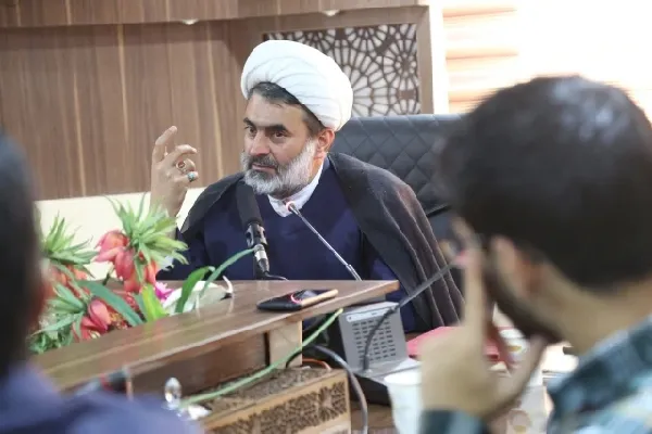 میان استفاده از تجربه و محصول غرب تفاوت قائل باشیم