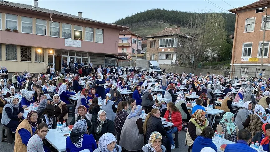 Bulgaristan Müslümanları 'Kardeşlik Sofrası'nda buluştu