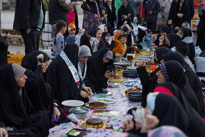 پخت و توزیع غذای فلسطینی مقلوبه