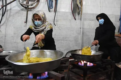 پخت و توزیع نان محلی در سمنان