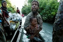 Rohingyas protestan en un campamento de Bangladés