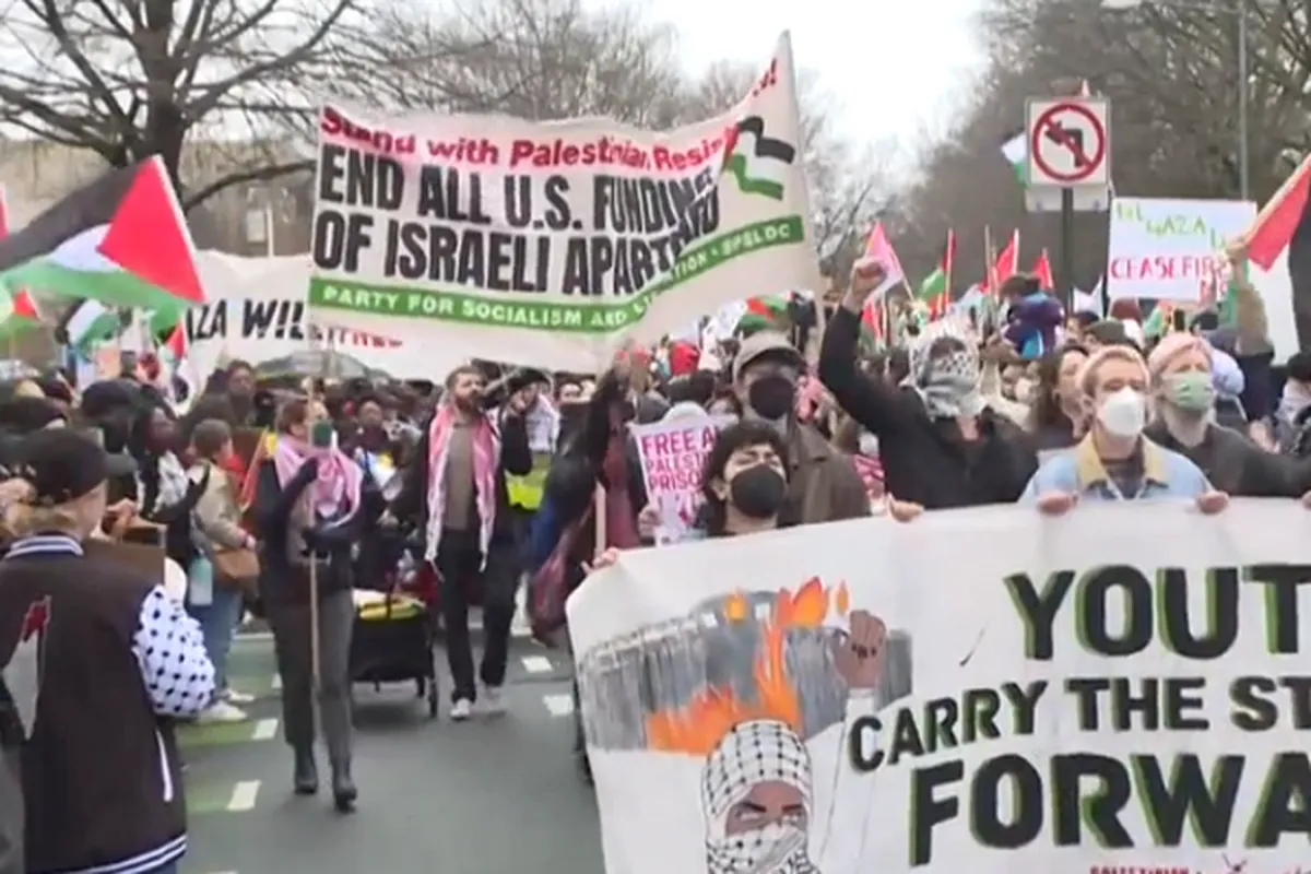 Maandamano makubwa nje ya ubalozi wa Israel, Washington DC kulaani  mauaji ya kimbari Gaza