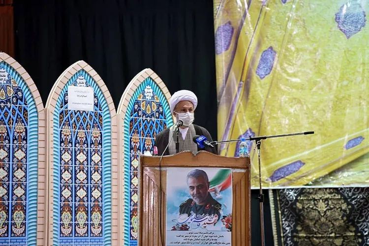 نمادهای عزاداری حسینی را پررنگ‌تر كنیم