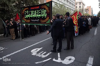 دسته عزاداری دانشجویان از دانشگاه تهران تا حسینیه امام خمینی (ره)