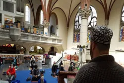 Freitagsgebete in der Kirche