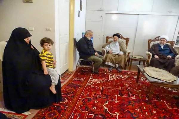 دیدار امام جمعه تبریز با خانواده شهیدان« شادی» و «جان‌نثار»