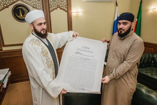 Муфтий вручил иджазу аспиранту КФУ из Сирии, хафизу Хамзе Хаму