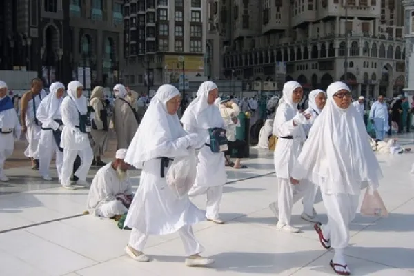 لغو احتمالی شرط همراه داشتن محرم برای زنان در عمره
 