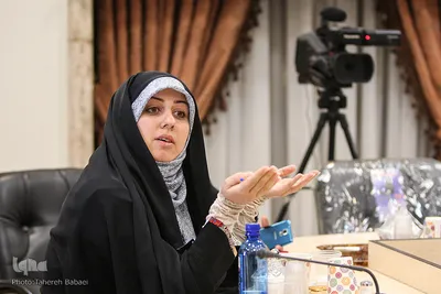 سیده مریم موسوی زاده، مدیرعامل اتحادیه مؤسسات مردمی و تشکل‌های قرآن و عترت خوزستان در نشست مدیران عامل اتحادیه مؤسسات مردمی و تشکل‌های قرآن و عترت استان‌ها