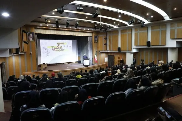 نمایشگاه «عکس خدمت» در شهرکرد آغاز به‌کار کرد