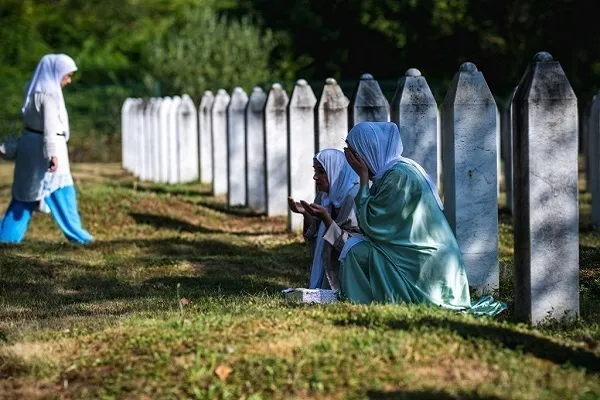 Srebrenica: 30º aniversario del exterminio conmemorado con entierros y homenajes internacionales