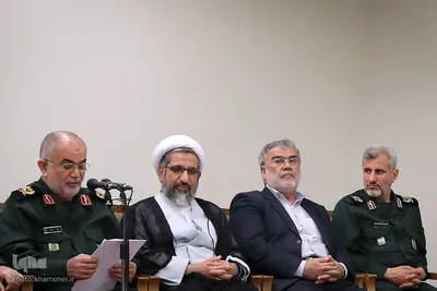 دیدار دست‌اندرکاران کنگره ۲۰۰۰ شهید استان بوشهر با رهبر انقلاب
