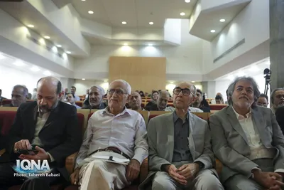 آیین رونمایی از قرآن زعفرانی کهن‌ترین نسخه کامل مورخ فارسی