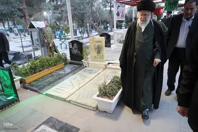 حضور رهبر معظم انقلاب در مرقد مطهر امام راحل و گلزار شهدای بهشت زهرا
