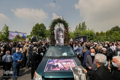 تشییع پیکر هنرمند انقلابی حاج نادر طالب‌زاده